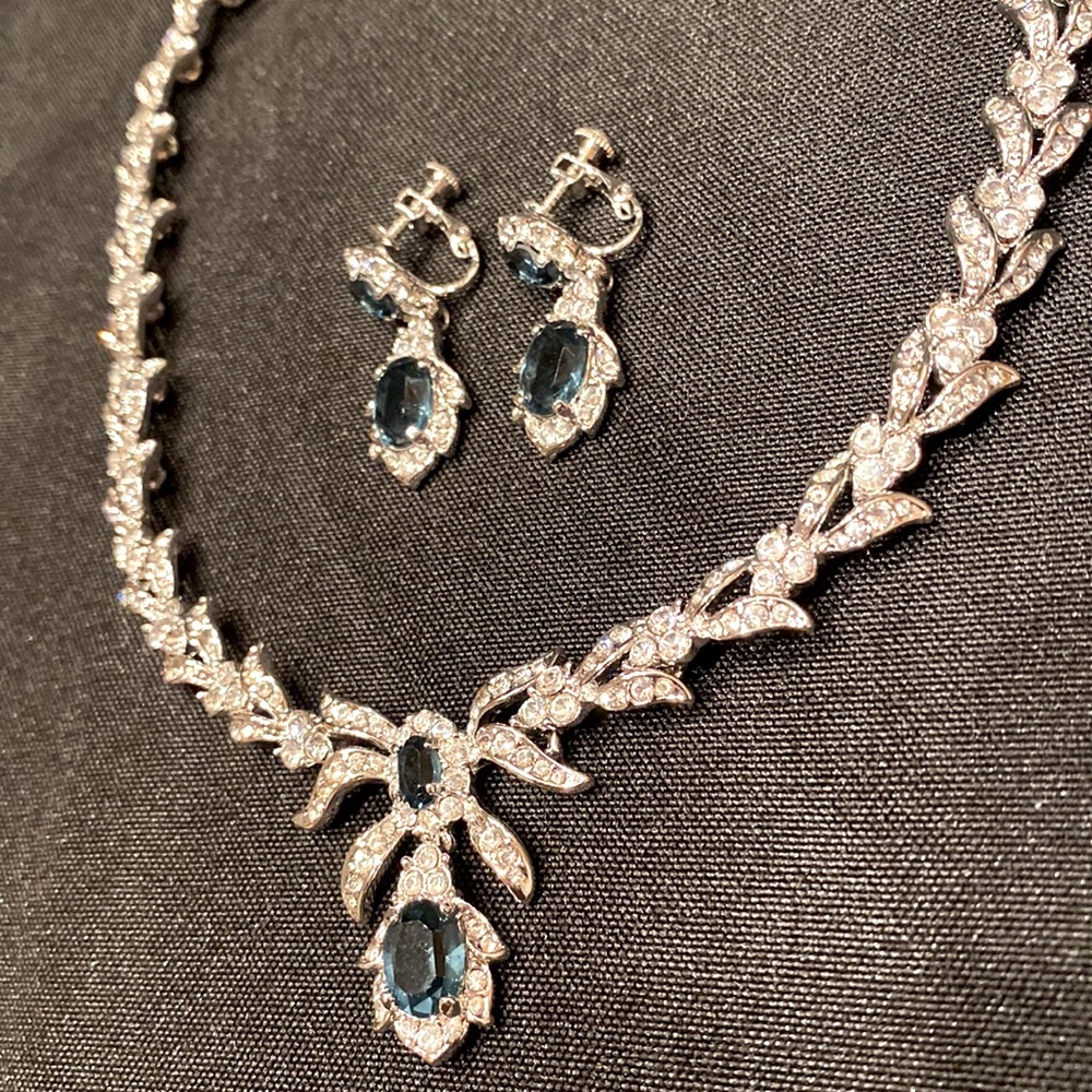 A Set of Absolutely Stunning Simulated Diamond & Sapphire Necklace & Earrings - Picture 4 of 15